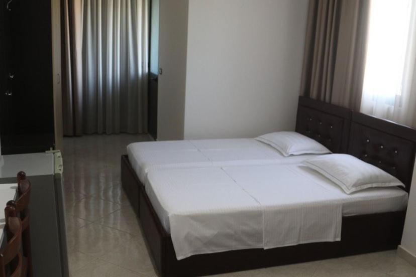 Hotel Tirona Durres Ngoại thất bức ảnh