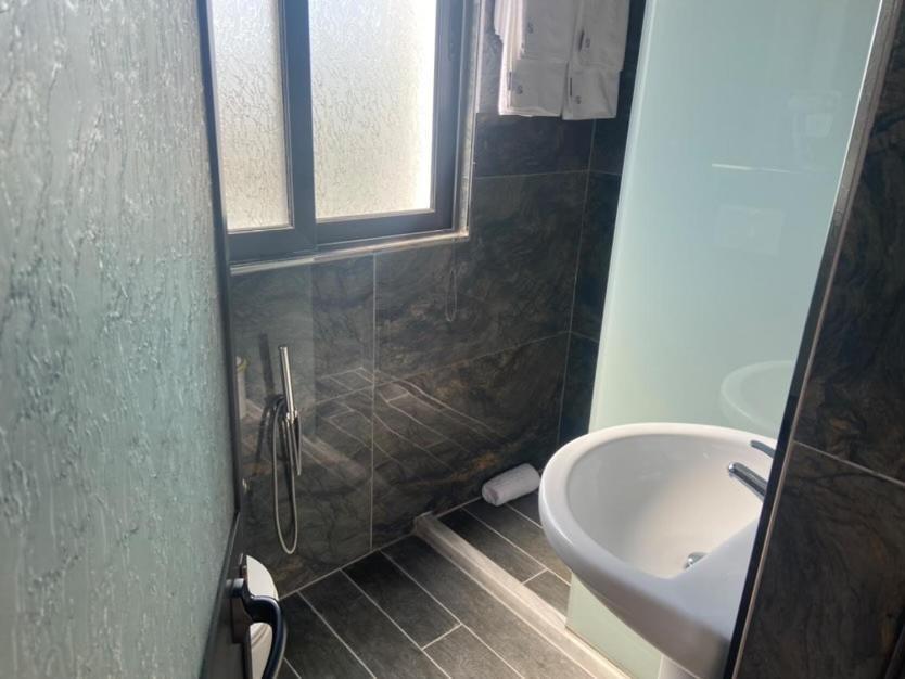 Hotel Tirona Durres Ngoại thất bức ảnh